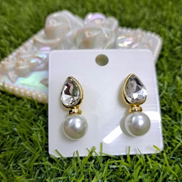 Trendy Pearl Drop Earrings - Image 3