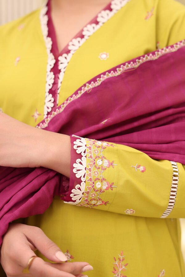 Zellbury Unstitched 3 Piece Embroidered Lawn Collection'2025 - D08 - Image 3