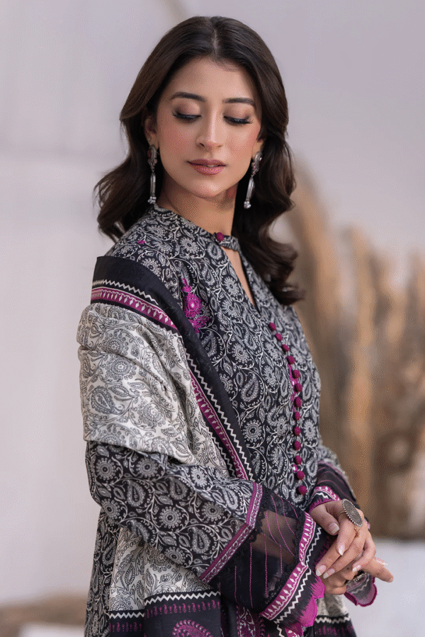 Zellbury Unstitched 3 Piece Embroidered Khaddar Collection - D30 (WUW24E30592)