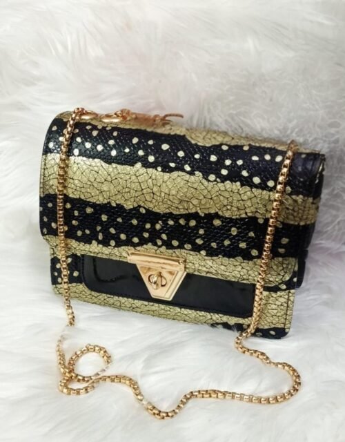 Luxury Black & Gold Snakeskin Embossed Handbag with Chunky Gold Chain Strap – Luxury Statement Shoulder Bag